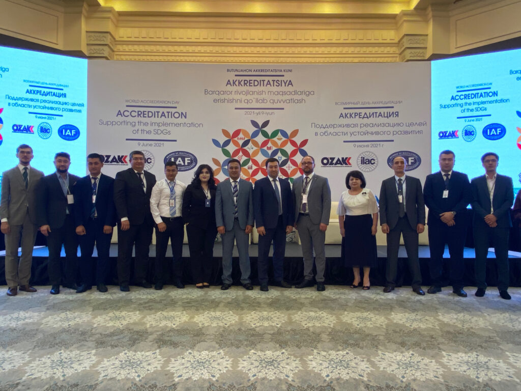 Group photo 15 formally dressed people in a beautiful conference hall